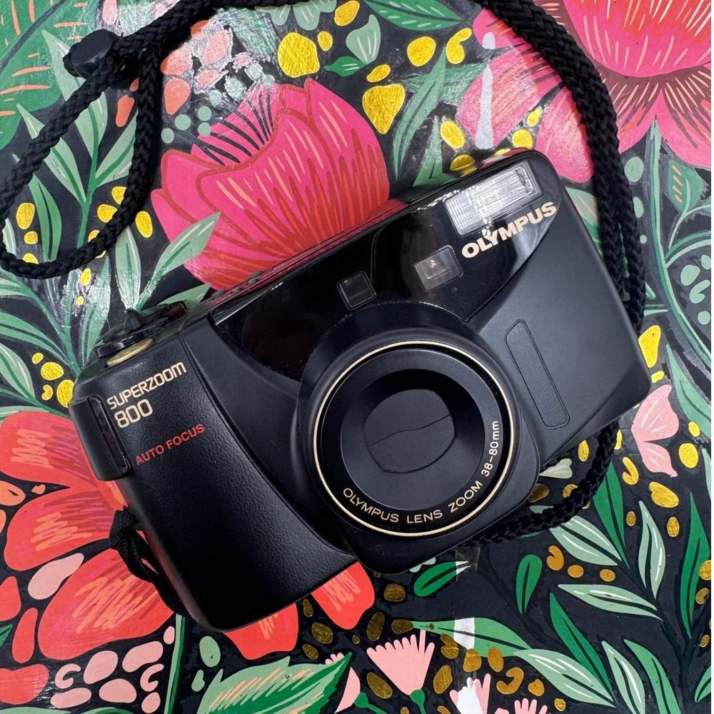 Olympus SuperZoom 800 35mm Film Camera Point and Shoot with Box and Case